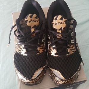 Running shoes inside Gel